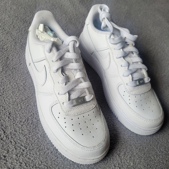 White Low Top Nike Air force 1s - Picture 3 of 4